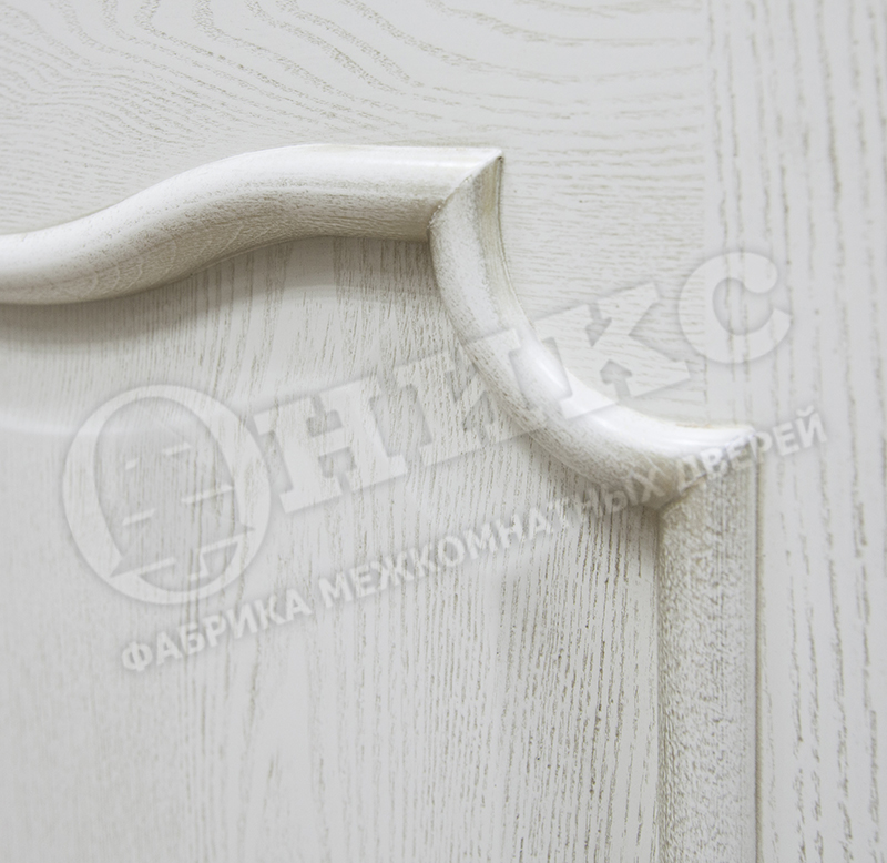 Дверь Оникс Венеция эмаль слоновая кость с патиной, витраж сиреневый. Фото №3