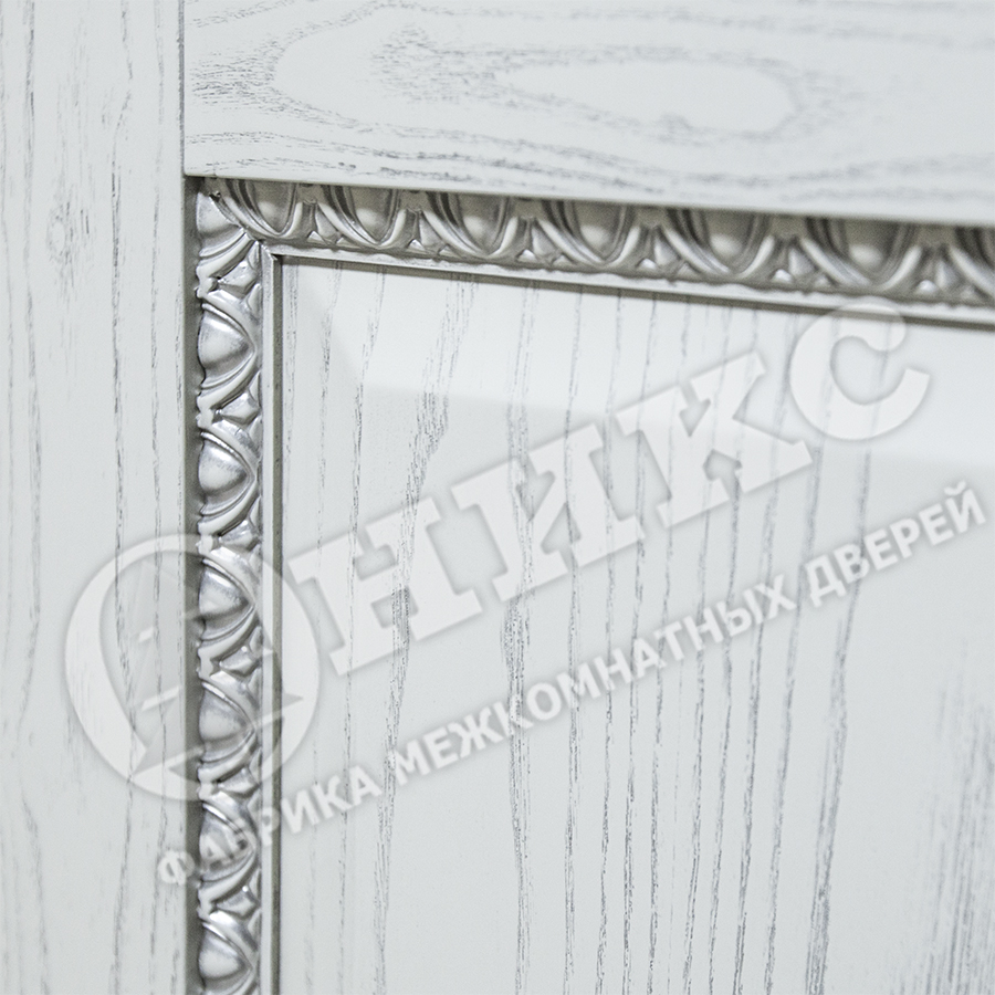 Дверь Оникс Александрия 2 эмаль белая патина серебро, триплекс пескоструй Вензель. Фото №2