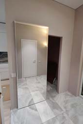 Дверь скрытая с зеркалом