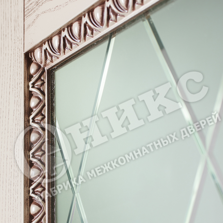 Дверь Оникс Александрия 2 эмаль белая с серебряной патиной, триплекс гравировка Британия. Фото №2