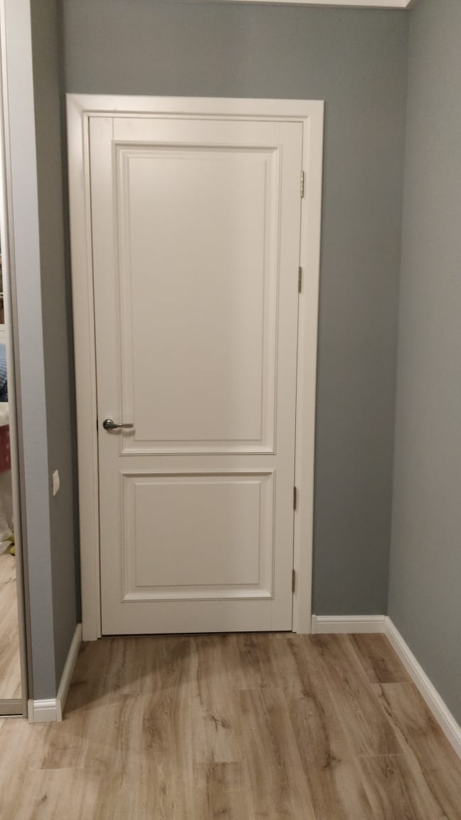 Дверь ПМЦ массив сосны 112ш с багетом эмаль белая, глухая. Фото №2