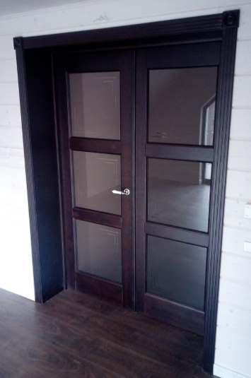Дверь ОКА массив ольхи Турин махагон, стекло графит с фрезеровкой. Фото №2