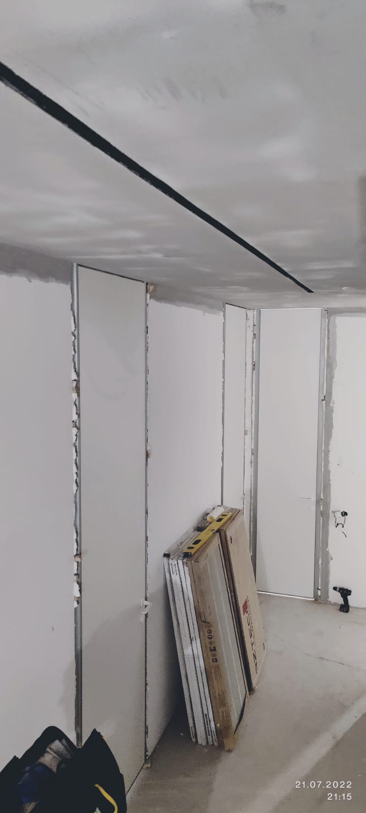 Скрытые под потолок, без перемычек