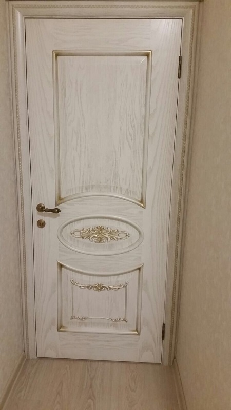 Дверь элипс с декором, эмаль белая с золотой патиной