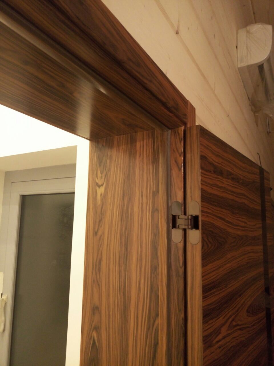 Дверь фабрики Оникс "Верона" на скрытых петлях