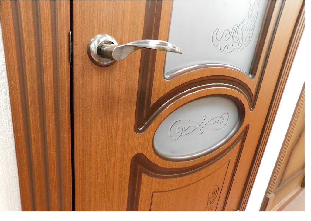 Купить межкомнатные двери массив в Москве