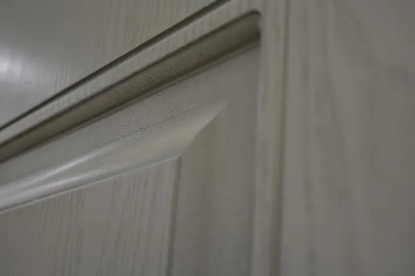 Дверь Оникс Эллипс фрезерованная эмаль белая с серебряной патиной, глухая. Фото №3
