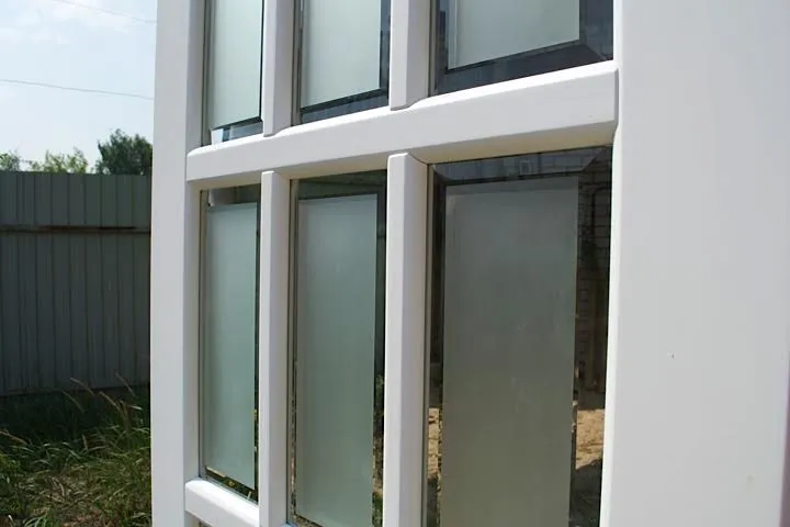 Дверь Берест массив сосны Плитка эмаль белая, стекло фацетное. Фото №3