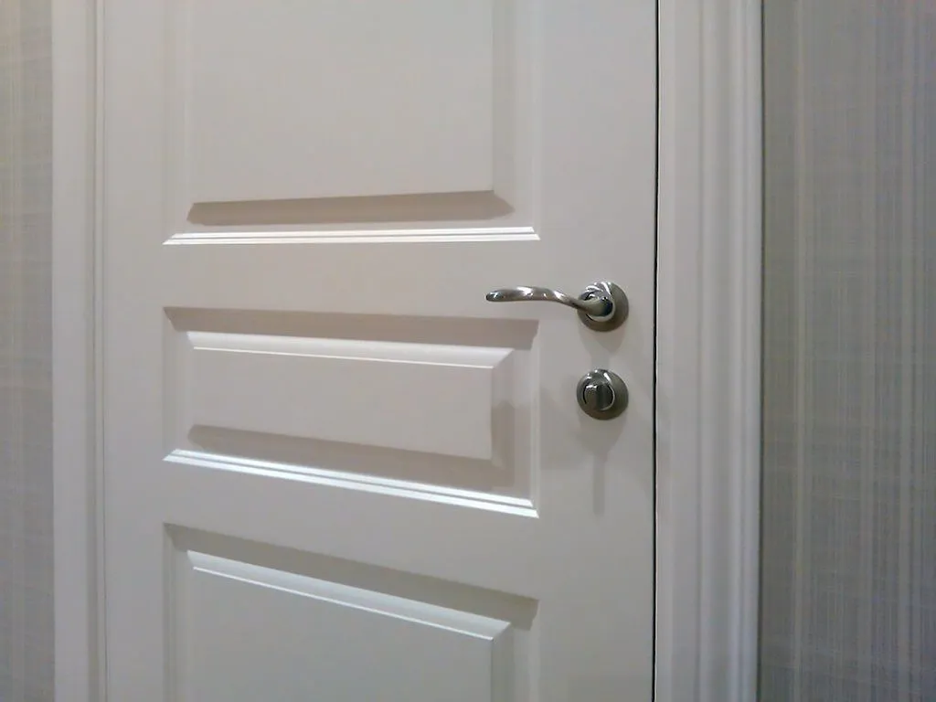 Статья: Белые эмалированные двери