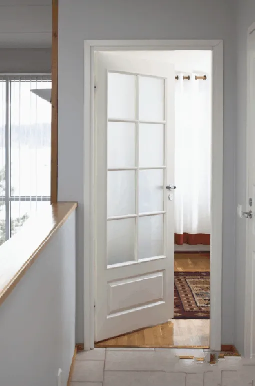 Дверь финская с четвертью Jeld-Wen Style 42 облегченная, под стекло, белая эмаль. Фото №3